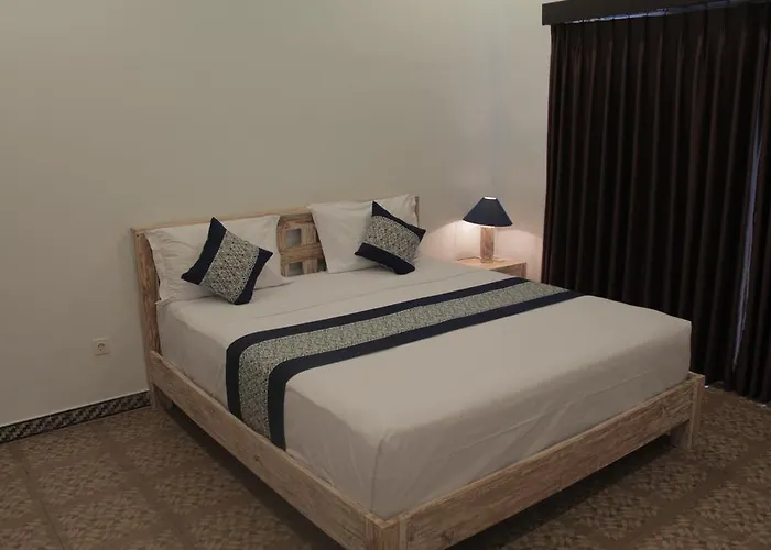 Pensión Nyoman 3*